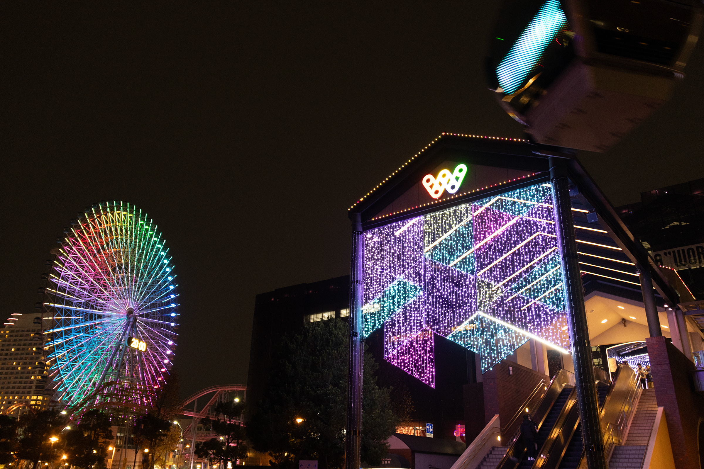 横浜ワールドポーターズのクリスマスイルミネーション（拡大写真）