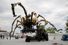 2009�N4���B�e