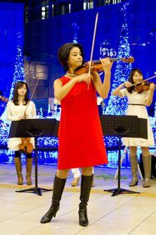 2011�N12��6���B�e