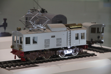 ���N�����B�e