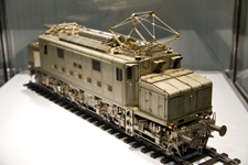 ���N�����B�e