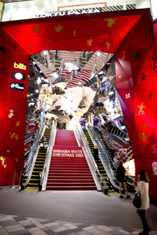 2012�N11��1���B�e