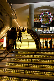 2012�N12��15���B�e