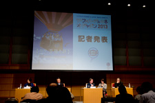 2013�N2���B�e