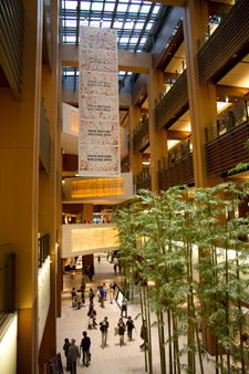 2013�N4��23���B�e