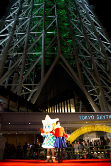 2013�N11��1���B�e